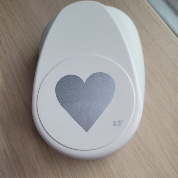 BiraBira - Extra Large 3.5" Heart Paper Hole Punch - Picture 6 of 7